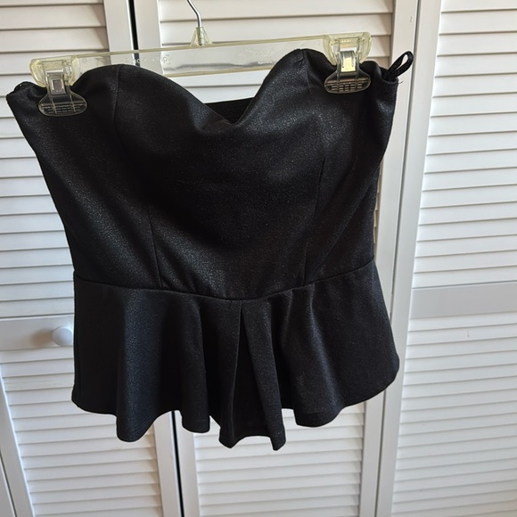 Cute sleeveless peplum top - Picture 1 of 6